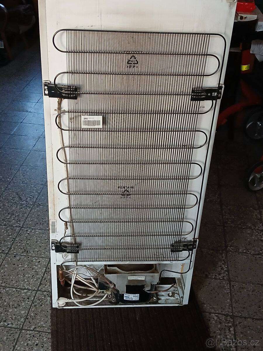 Stará lednička - 2