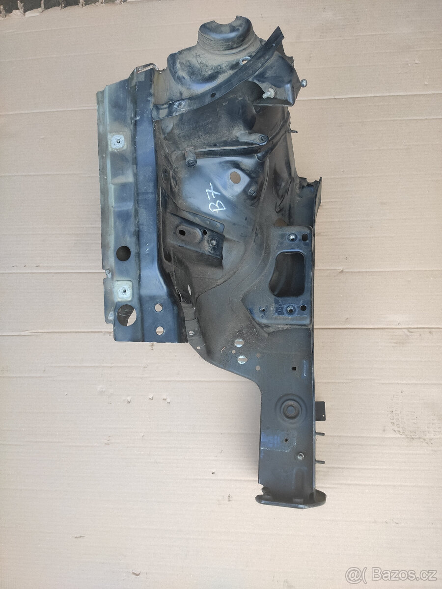 PRAVÁ PŘEDNÍ ŠPIČKA PODBĚHU - VW PASSAT B7 - 2