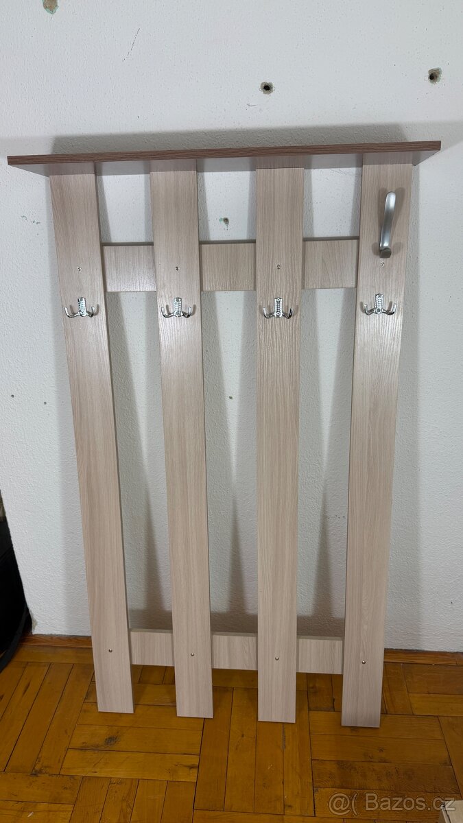 Předsíňová stěna s věšáky - 2