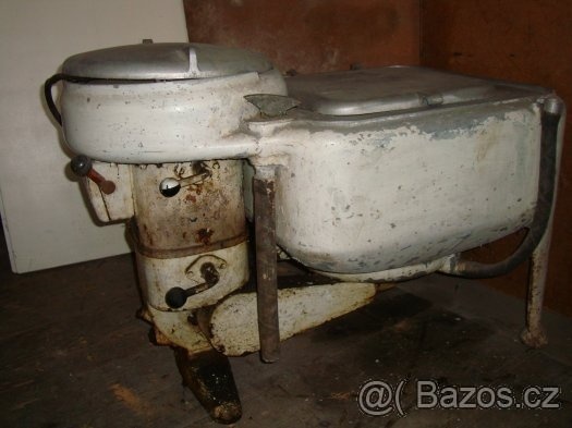 Starozitná pračka. - 2
