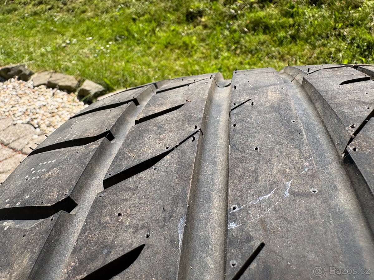 Pneu 285/45 r19 - 2