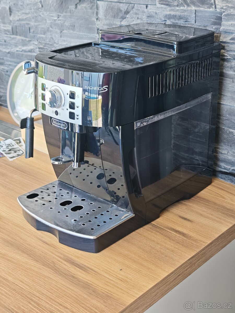 Kávovar DeLonghi Magnifica S - 2