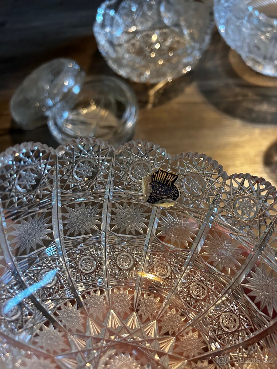 Sada broušeného skla – mísy, sklenice, dóza (celkem 7 ks) - 2