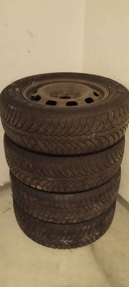 4ks zimní pneu (5-7mm) + plechy R15 5x100 195/65 R15 91T - 2