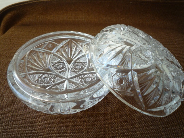 Broušené sklo – dóza - 2