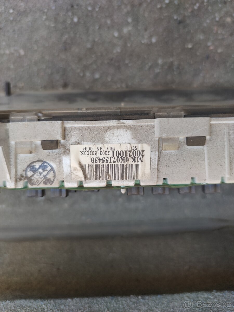 Kia Sportage I 2.0i budíky - 2