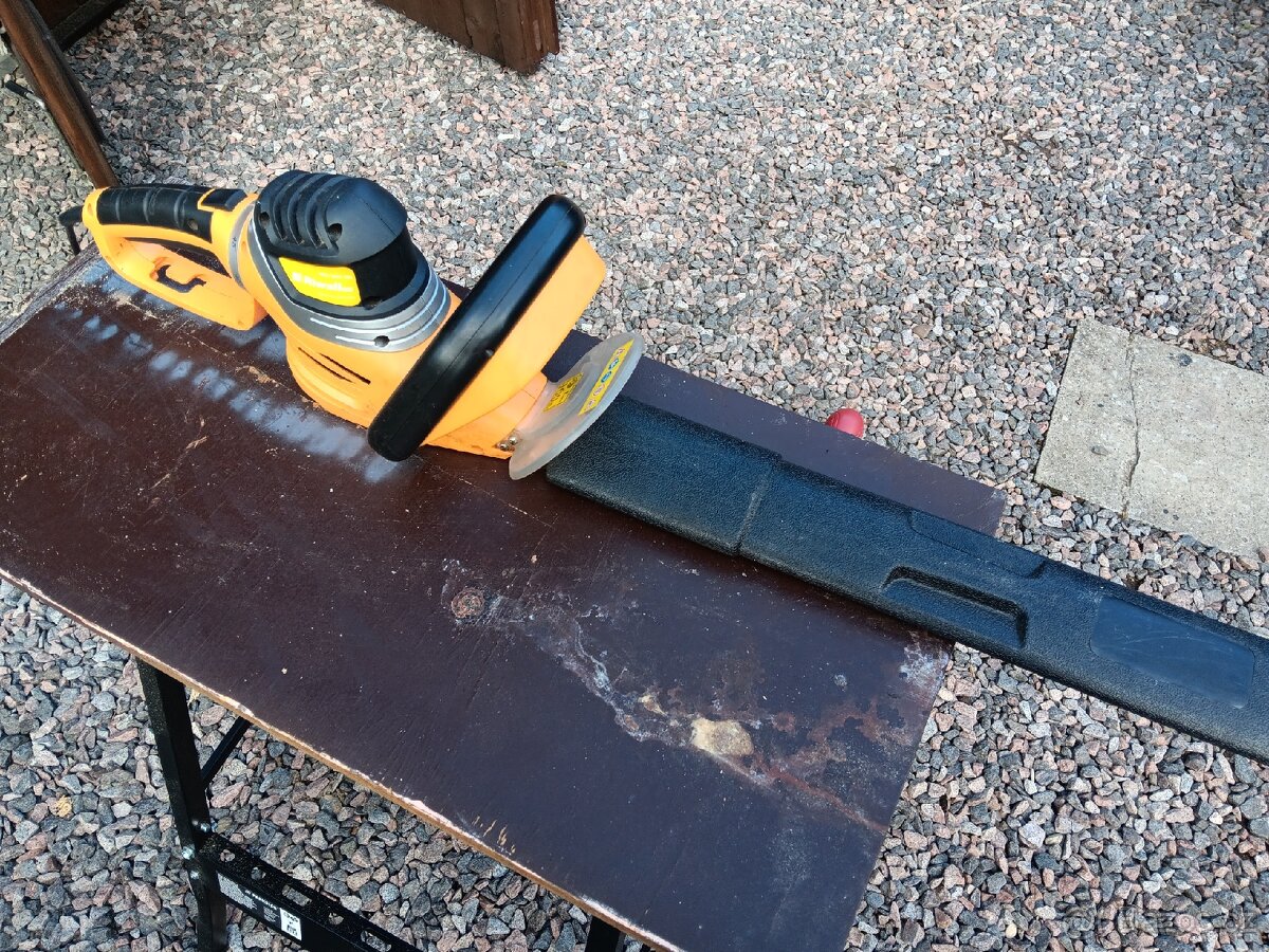 Elektrické nůžky na živý plot Riwall REH 5561 RH - 2