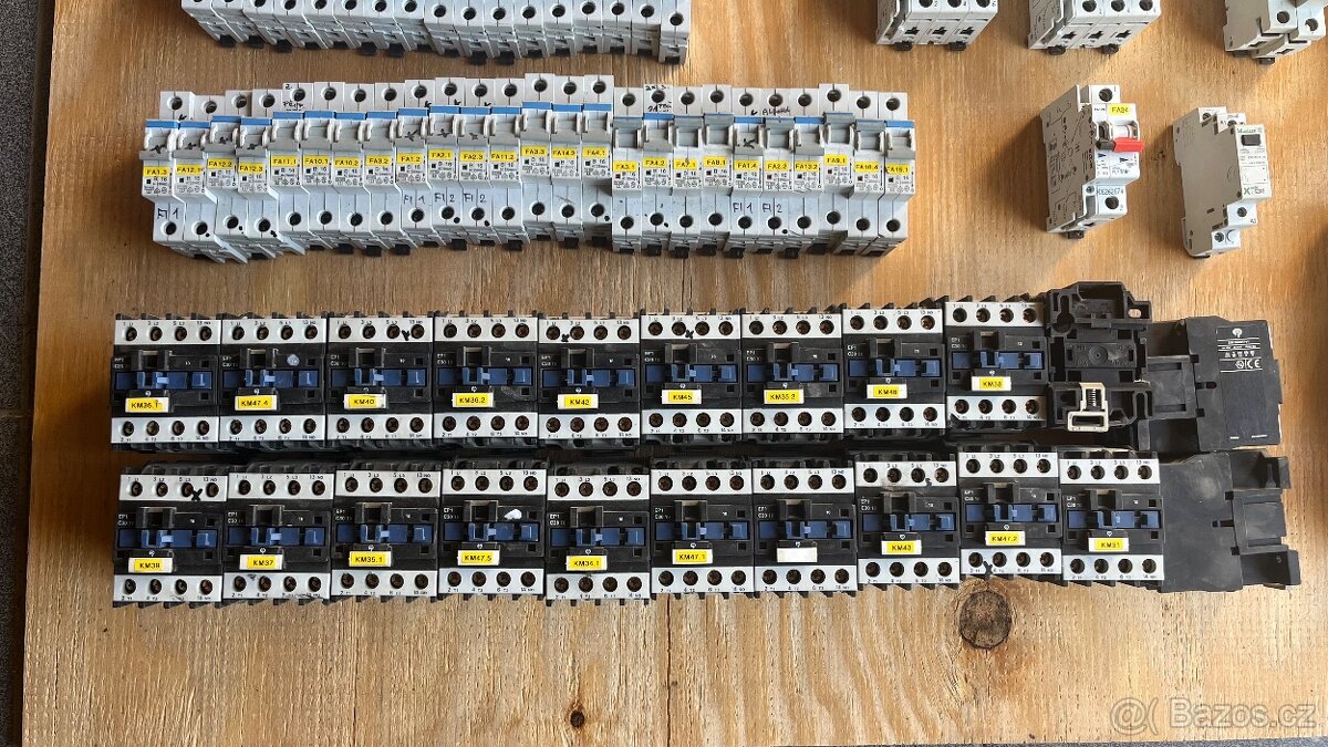Jističe, pojistky, relé, stykače, proudové chrániče - různé - 2