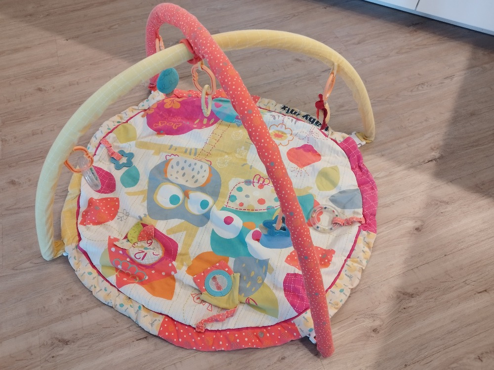 Hrací deka pro děti s hrazdičkou a hračkami. - 2