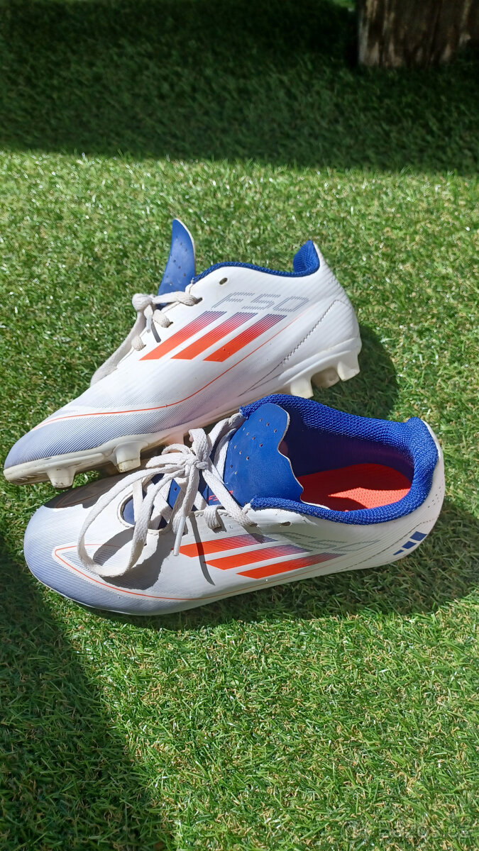 Chlapecké kopačky a sálovky Adidas vel. 36 - 2