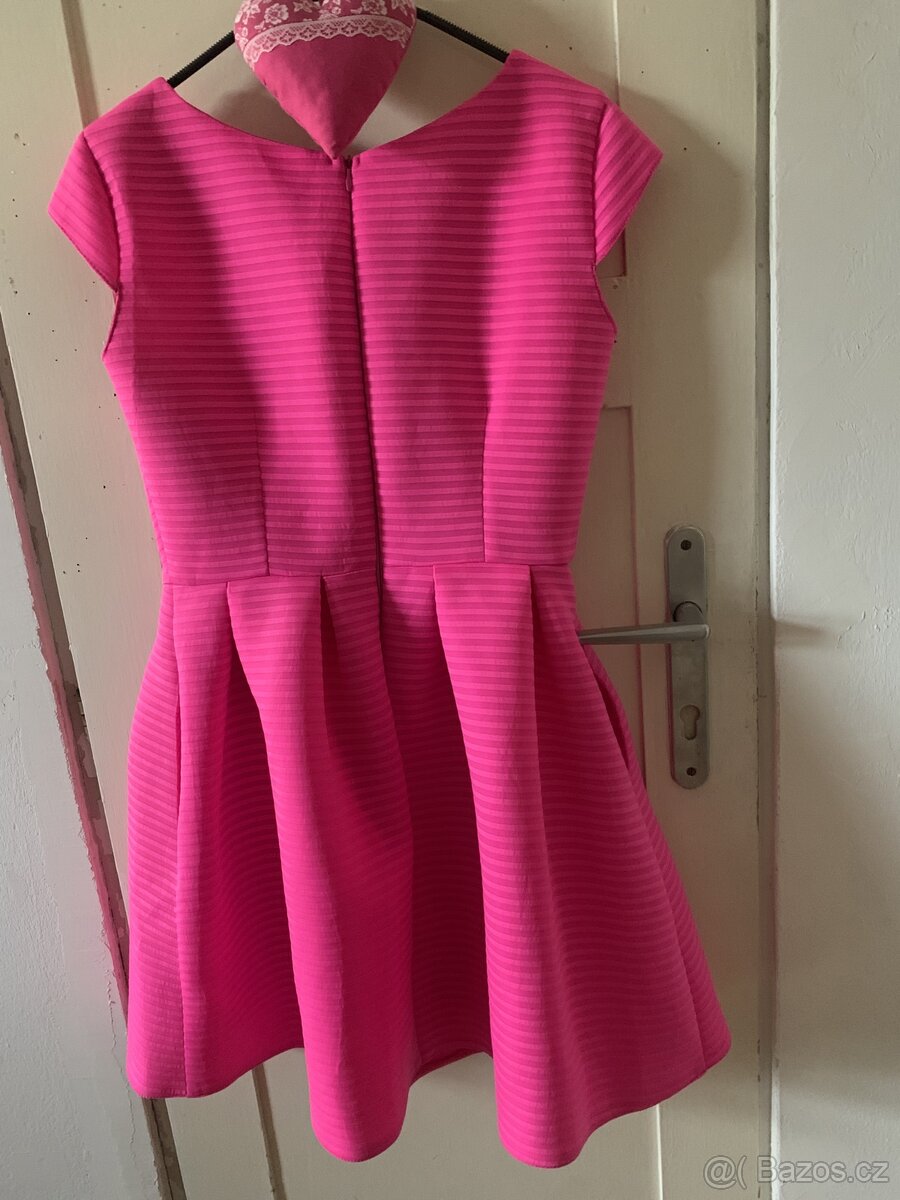 Nenošené krásné šaty vel:S - 2