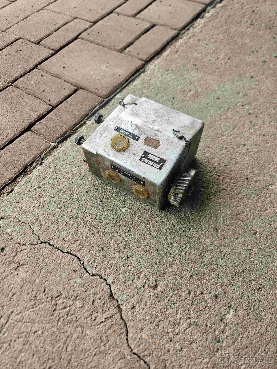 Autobus Š 11- regulační blok - 2