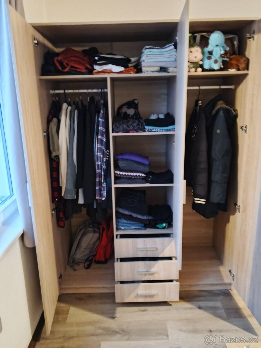 Šatní skříň - 2