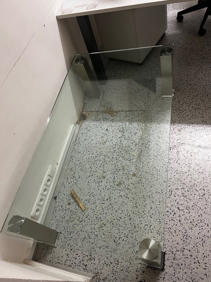 konferenční skleněný stůl - 2