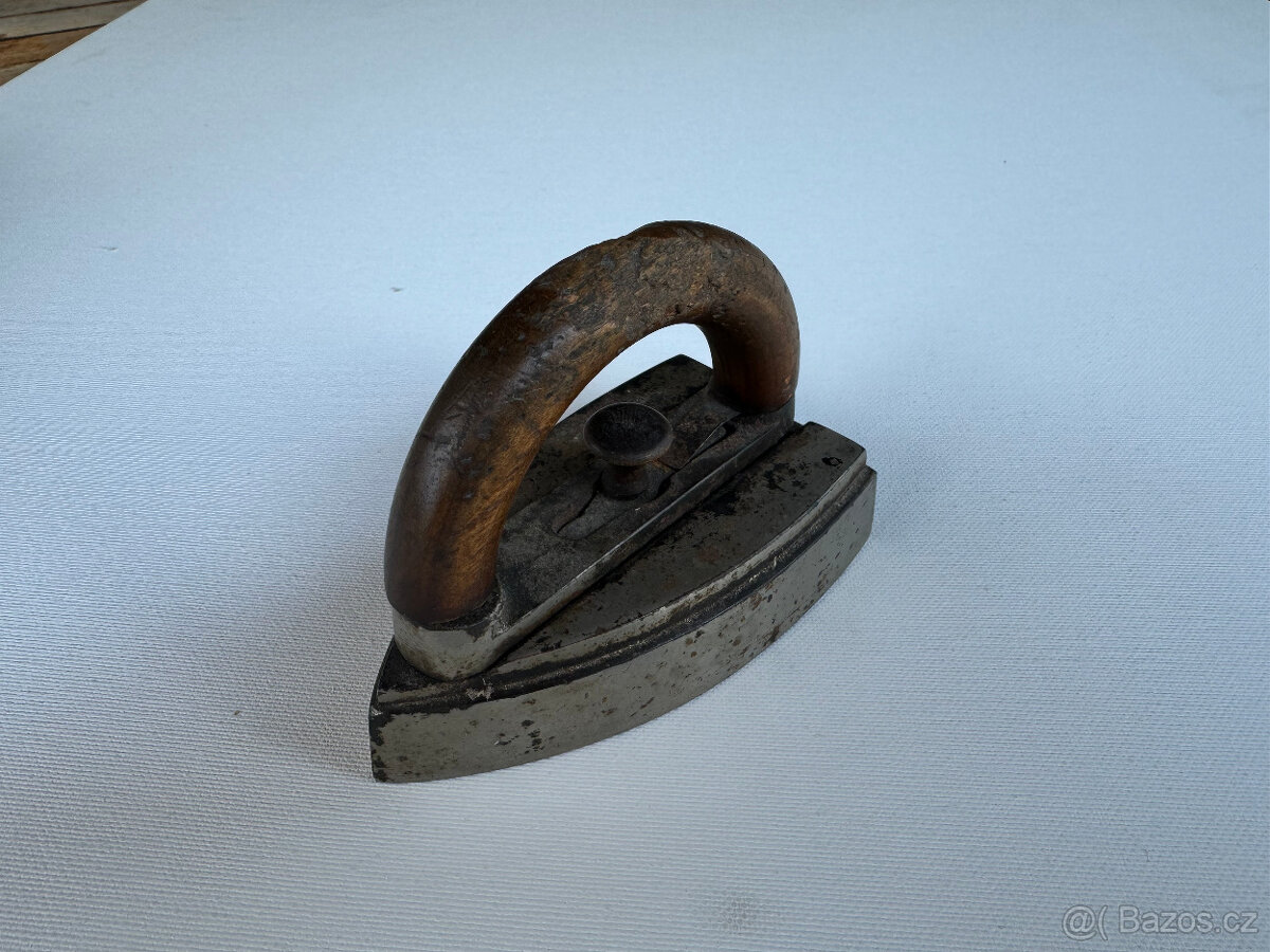 Starožitná žehlička 11 cm - 2
