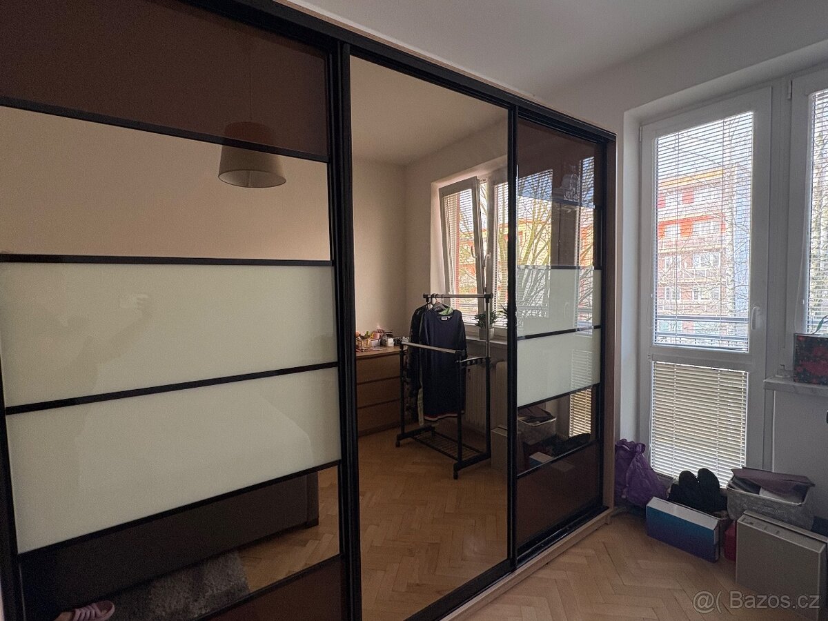 Šatní skříň - 2