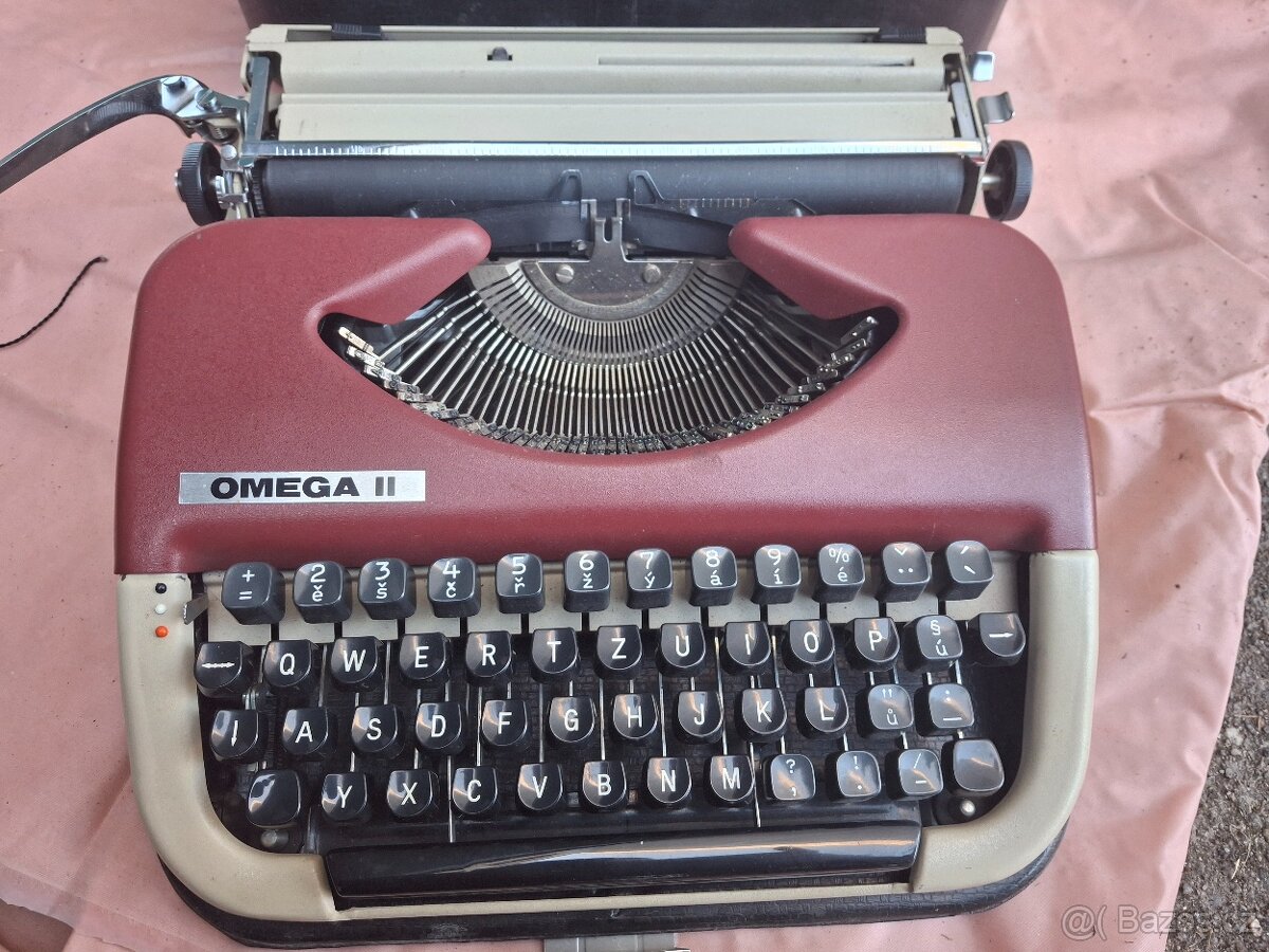 starý psací stroj Omega II - 2