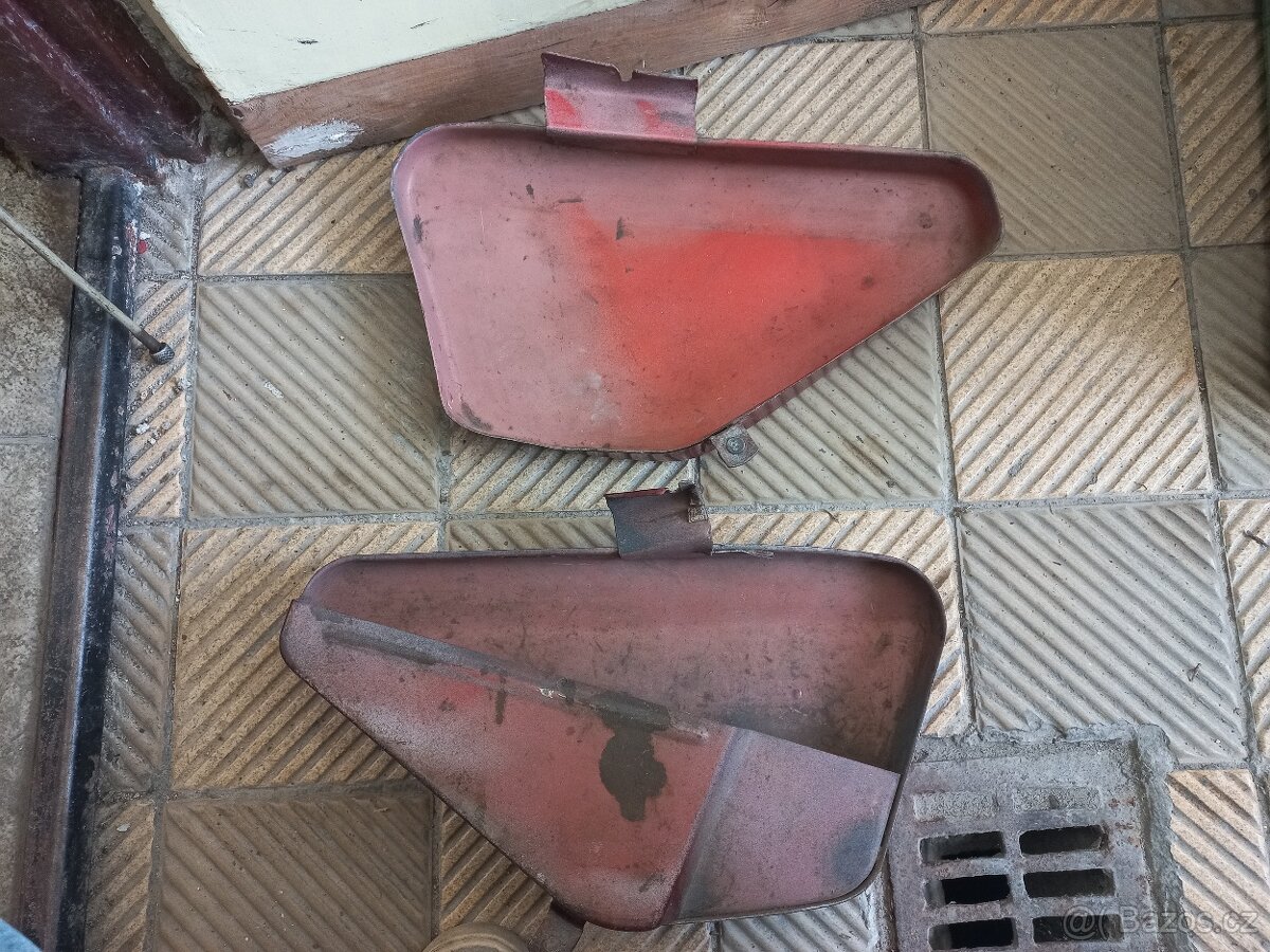 Jawa - boční kryty - 2