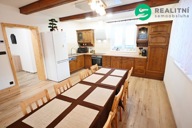 Prodej rodinného domu 142 m2, pozemek 818 m2. - 2