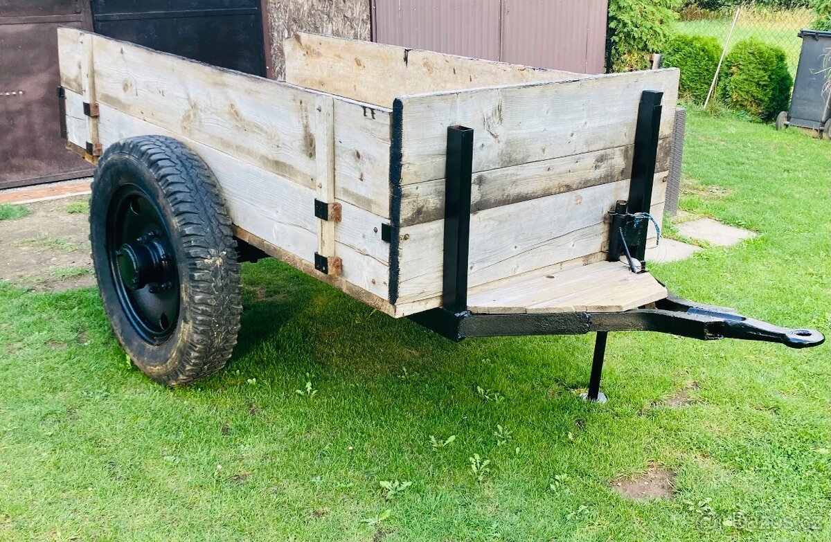 Masivní vlek za traktor, kára na dřevo, univerzální - 2