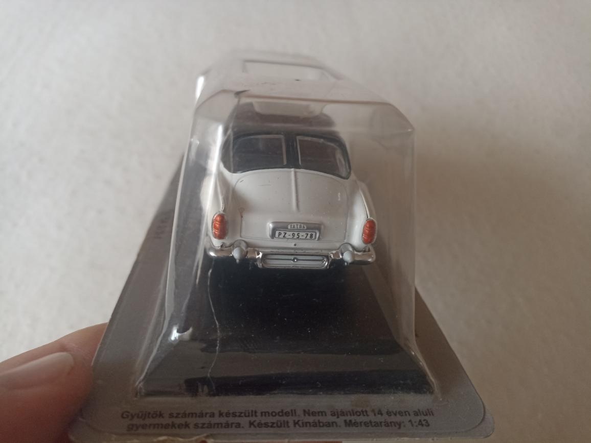 Model TATRA 603- Černá a TATRA 603-1-Bílá a Škoda 1200 - 2