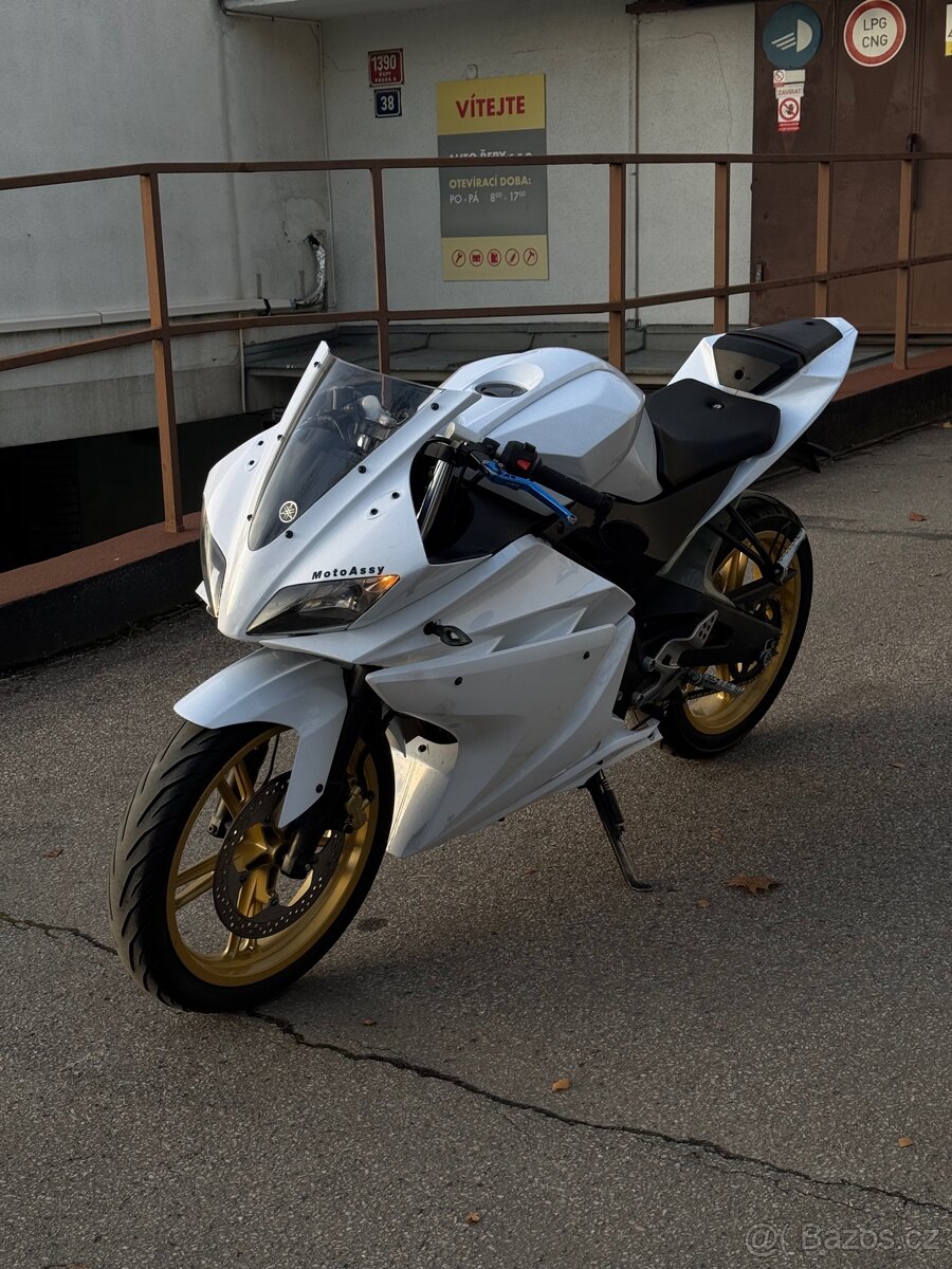 yamaha yzf r125 2010 - 2