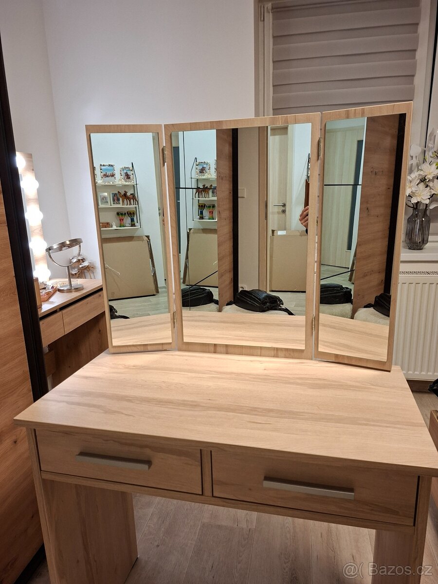 Kosmetický stolek - 2