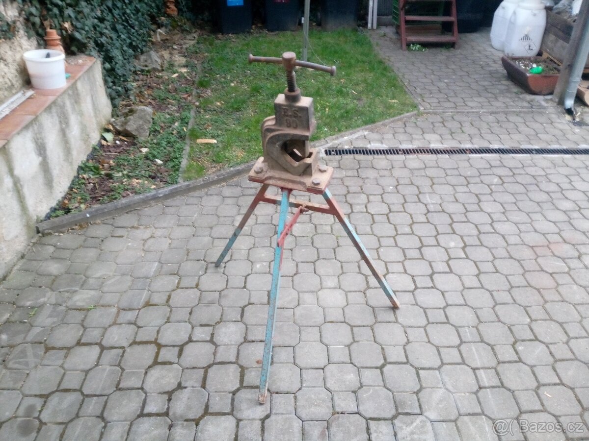 Svěrák na trubky - 2