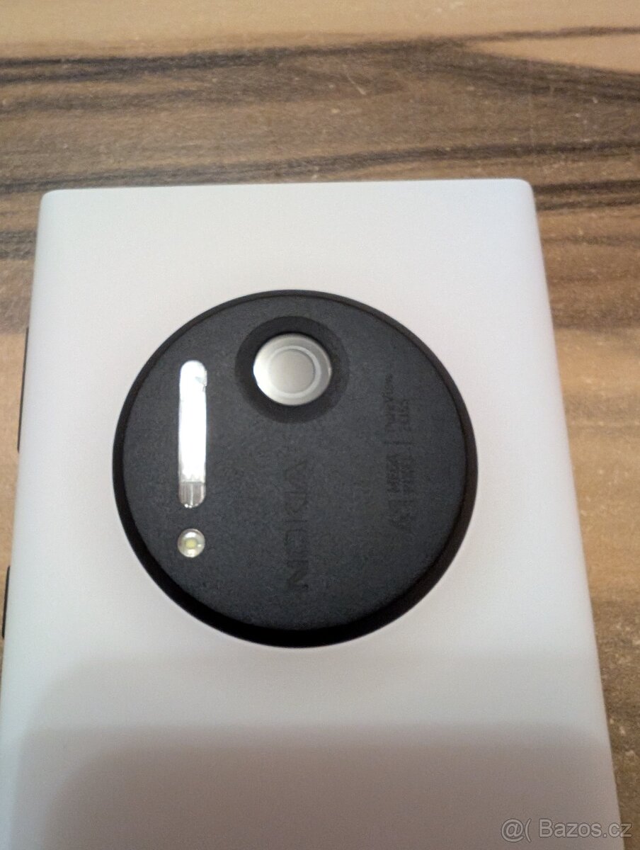 Nokia Lumia 1020 - 2