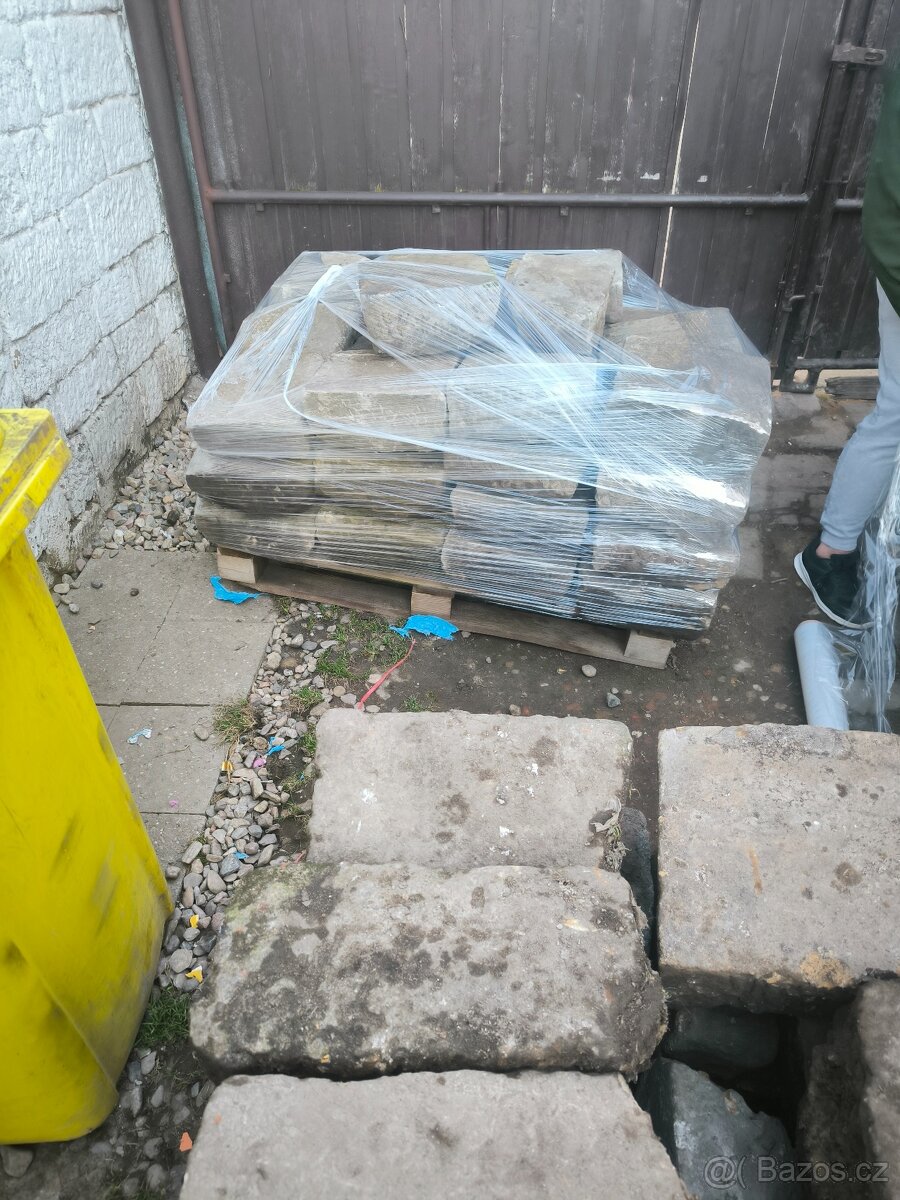 Pískovcová dlažba, šlapaky - 2