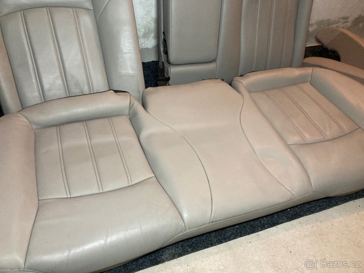 Chrysler 300c sedačky - 2