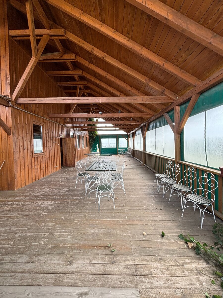 Dřevostavba s velkou krytou terasou – k rozebrání, Jičín - 2