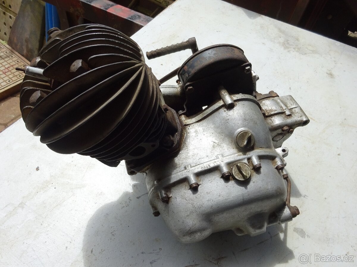 OGAR 4 předválečný - motor - 2