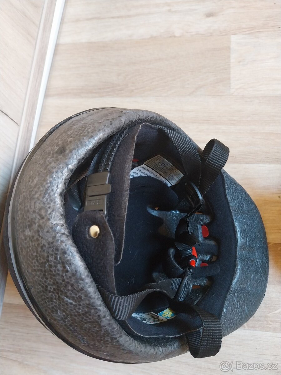 Jezdecká helma Casco a jezdecká perka (7-8 let) - 2