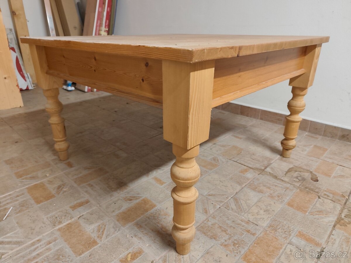 Stary krásný dřevěný stolek - 2