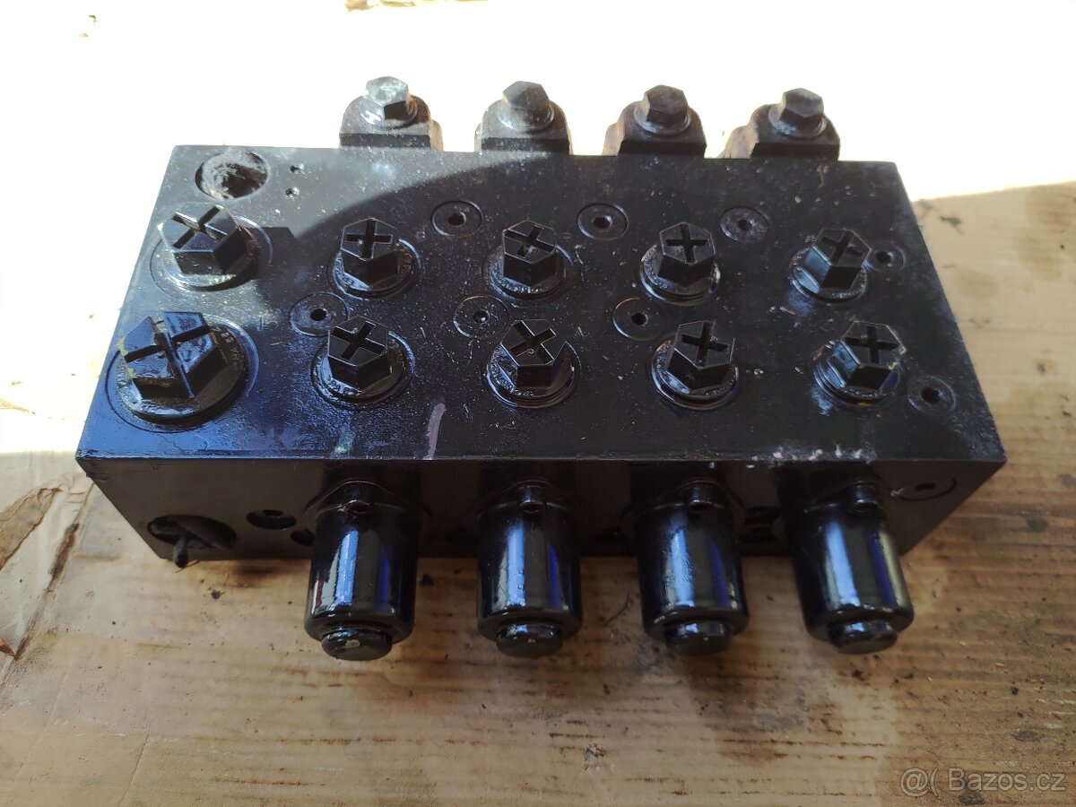 Hydraulický rozvaděč MB Unimog - 2