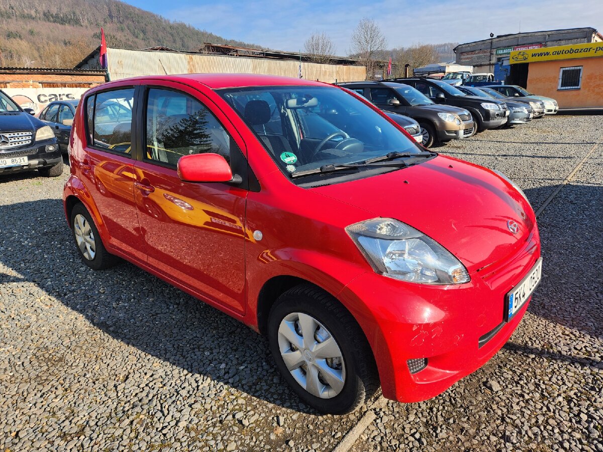 Daihatsu Sirion 1.0i 51 kW - 2
