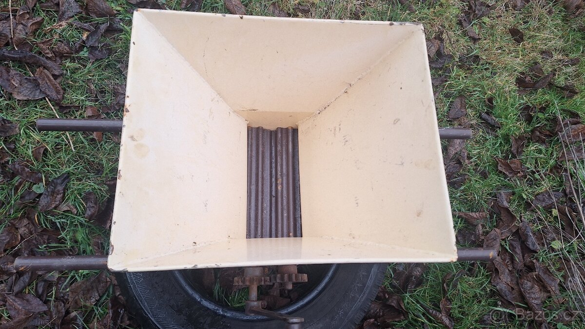 drtič na ovoce ruční - 2