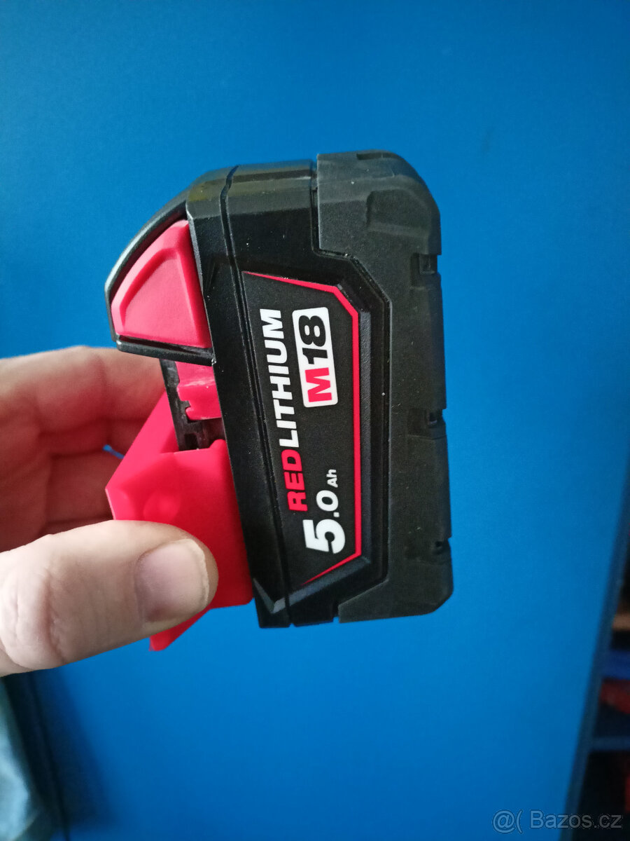 Držáky na baterie a vrtačku Milwaukee M18 - 2