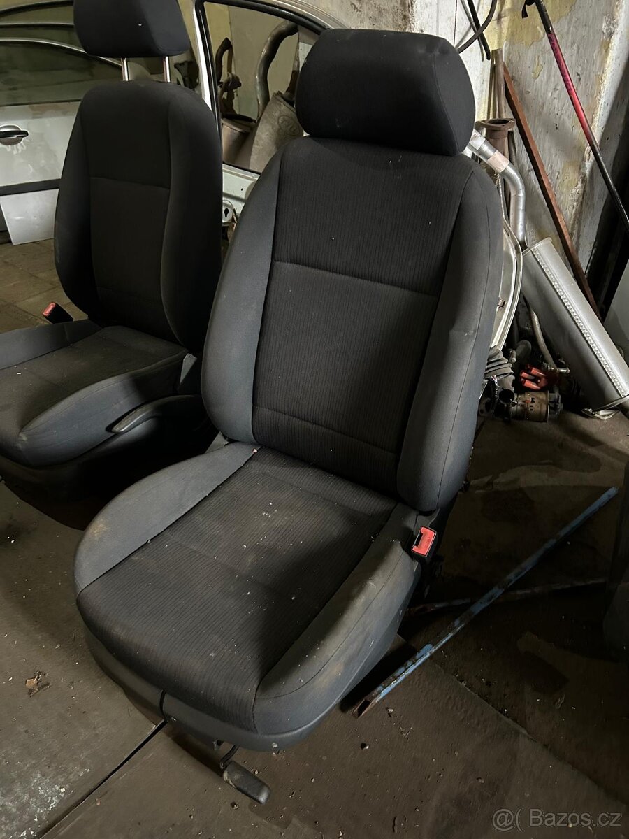 Přední sedačky Škoda Octavia 1. - 2