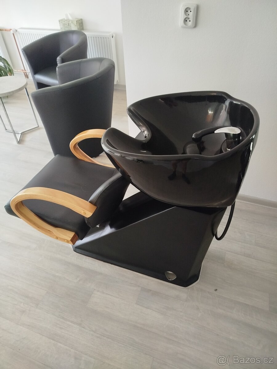 Kadeřnický mycí stolek - 2