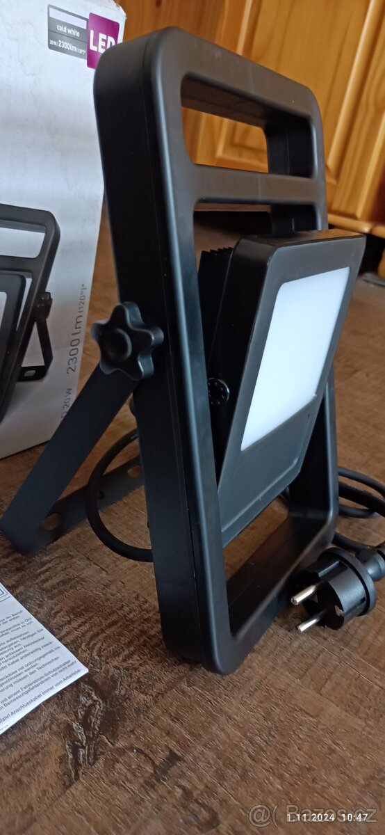 LED reflektor přenosný 10W - 2