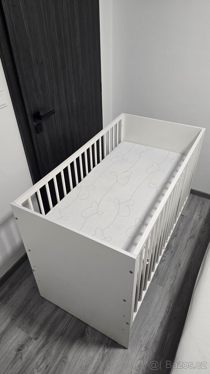 Bílá dětská postýlka + matrace + kolotoč Fisher Price - 2