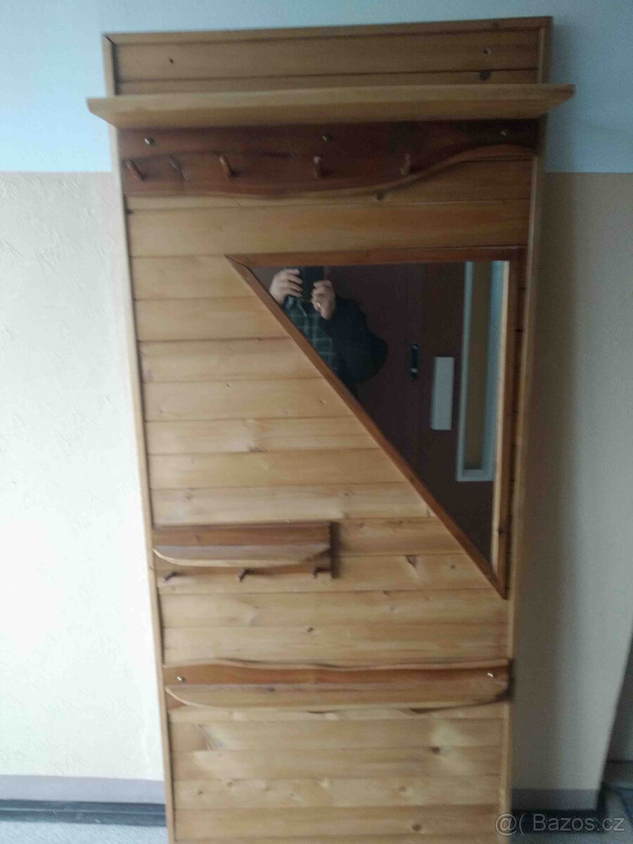 Předsíňová stěna,přírodní lakované dřevo se zrcadlem 174x70 - 2