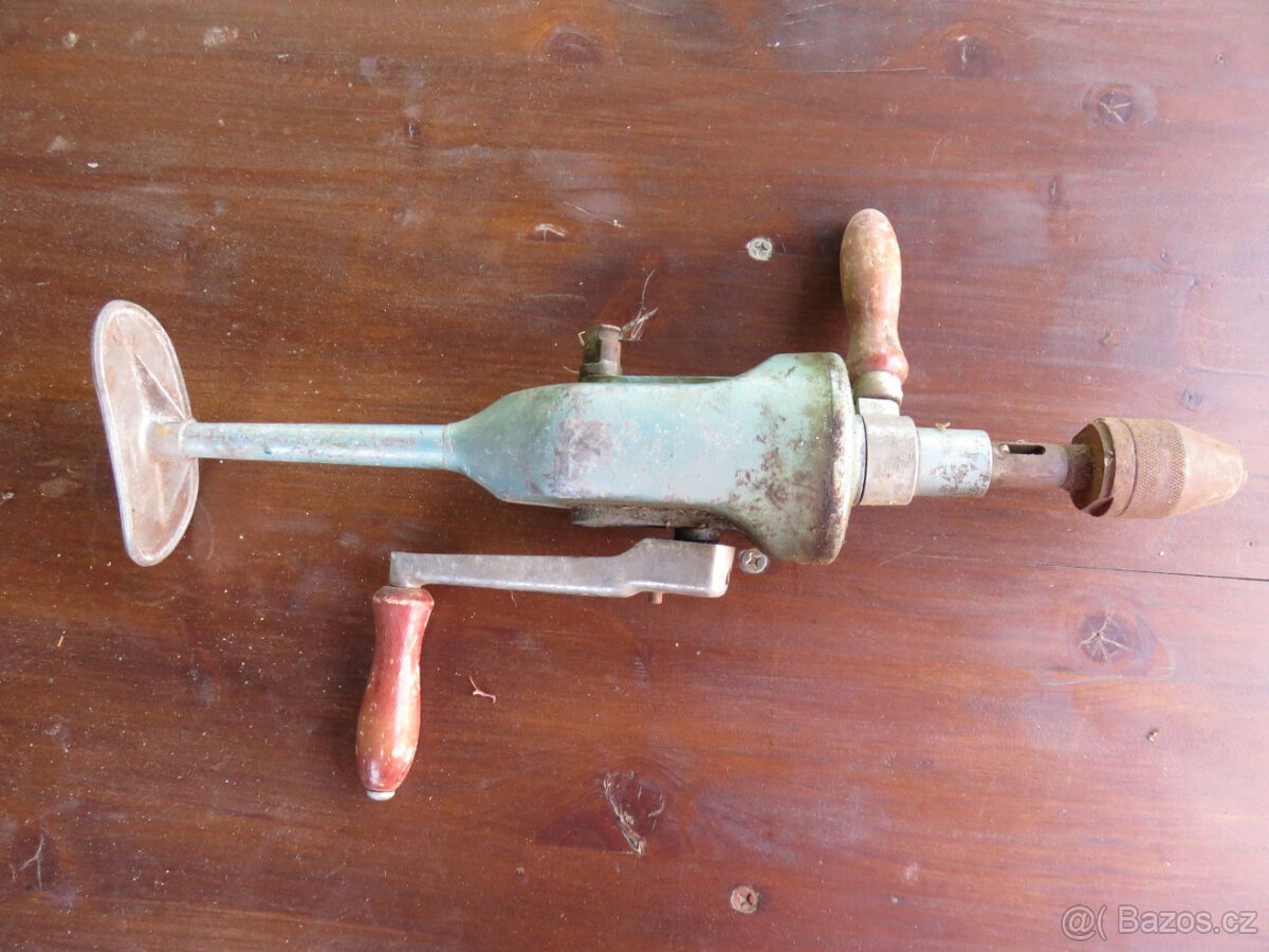 RUČNÍ MECHANICKÁ VRTAČKA - 2