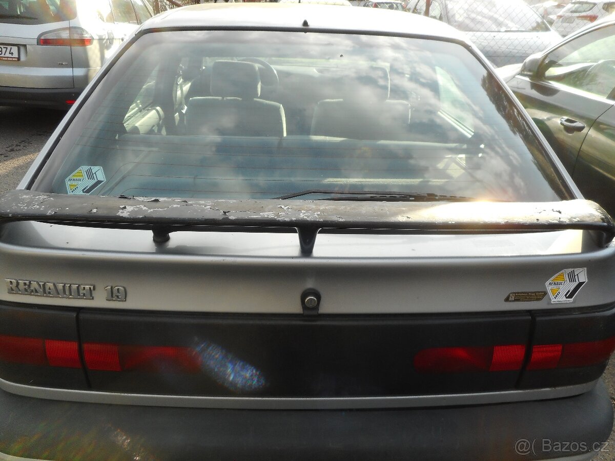Zadní spojler na Renault 19 - 2