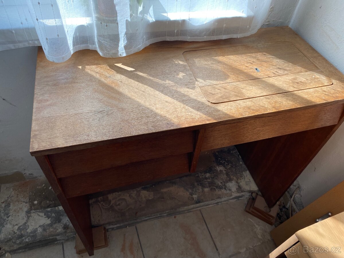 Stolový šicí stroj - 2