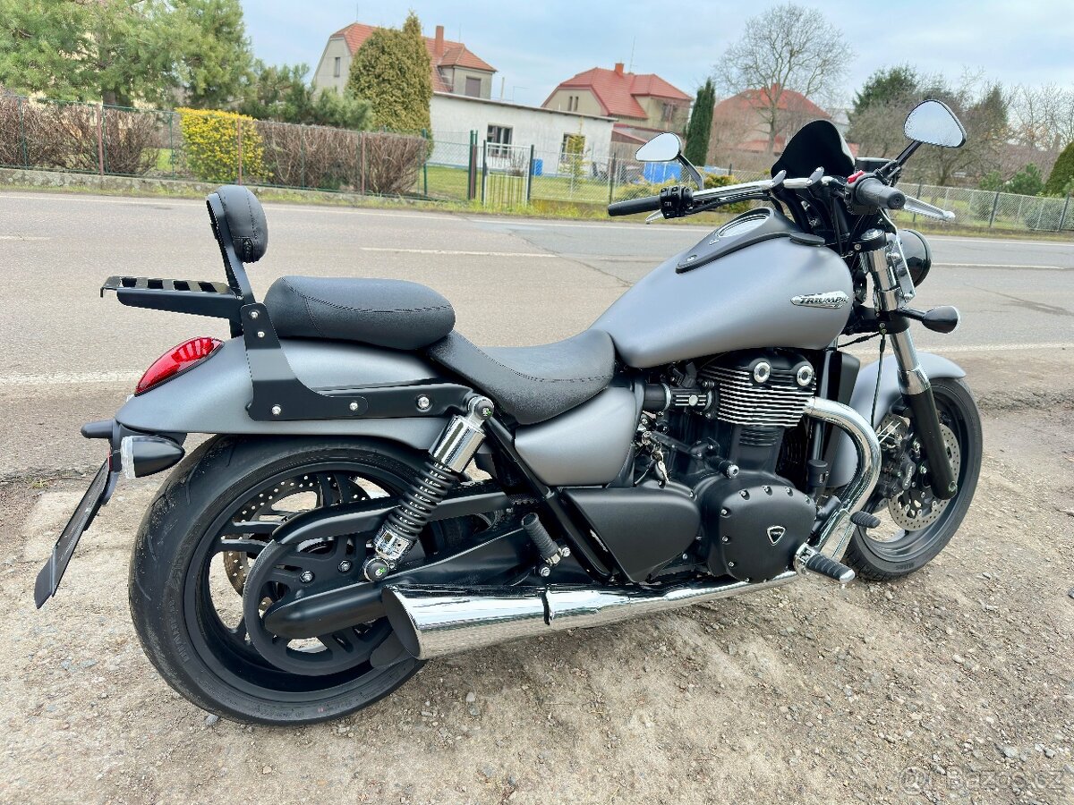 Triumph Thunderbird 1700 storm - 2