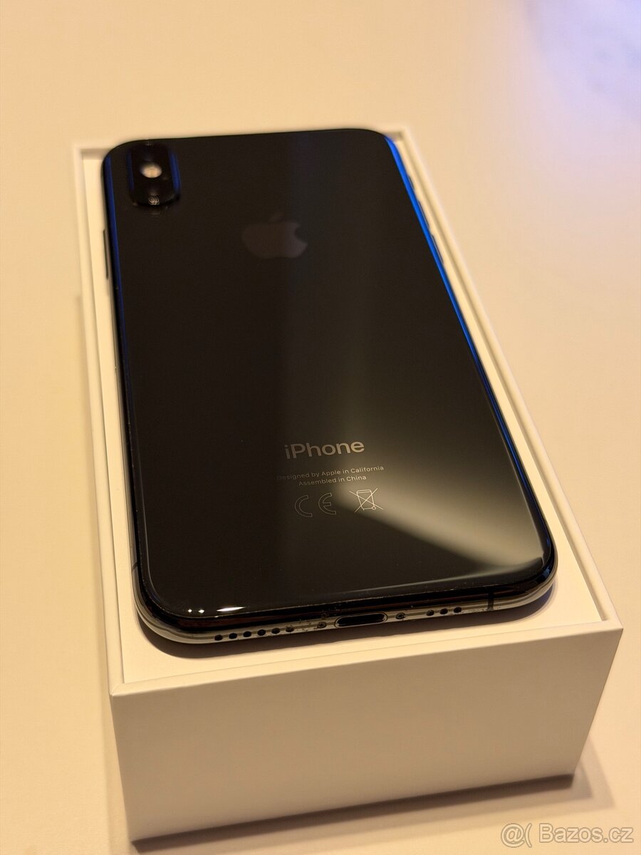 iPhone XS 64GB černý - top stav - 2
