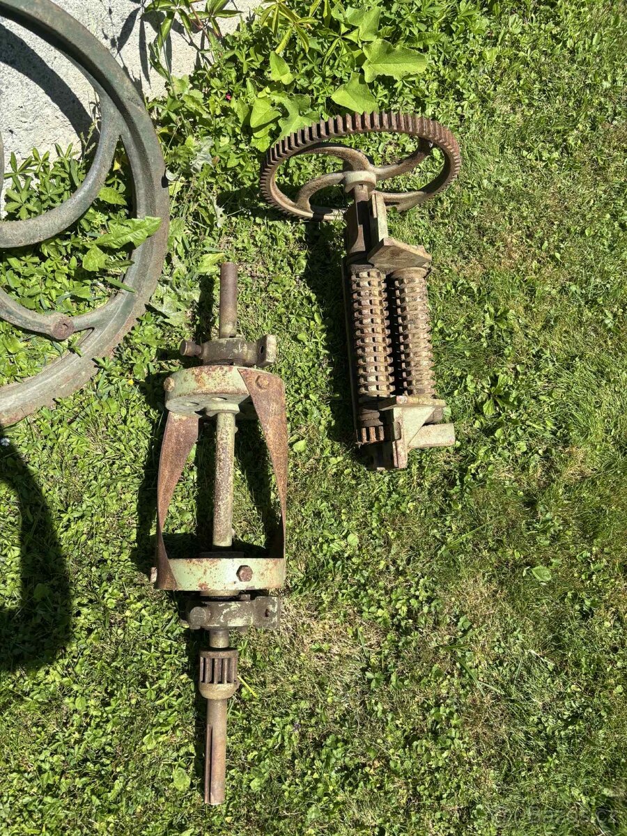 Litinové díly na velkou řezačku kopřiv - 2